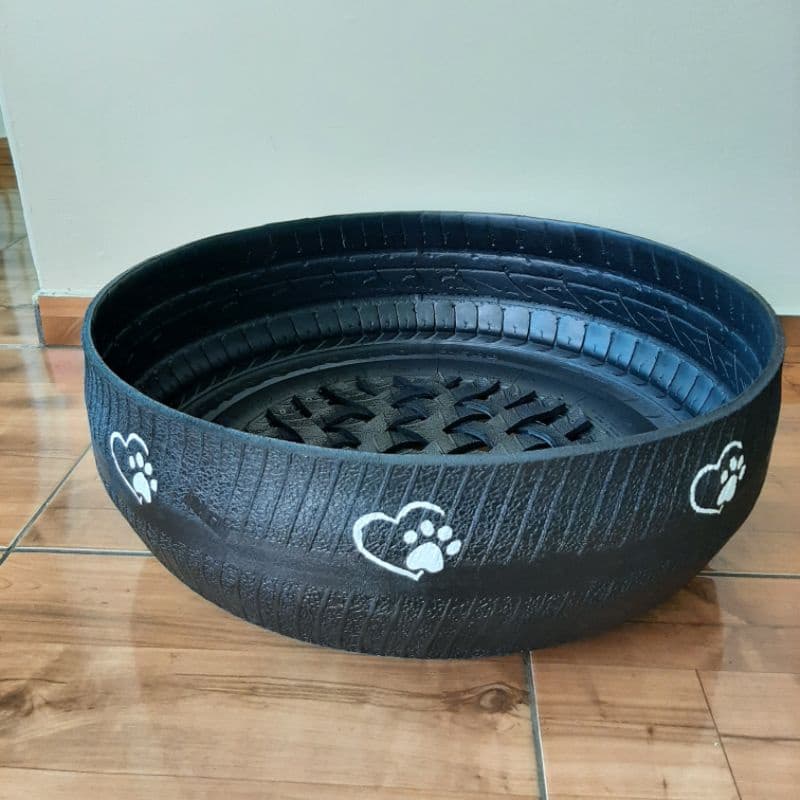 Cama pet de pneu tamanho médio