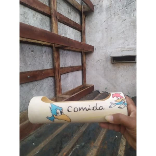 Comedouro pvc para pássaros livres