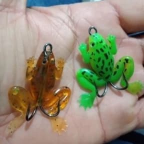 ISCA ARTIFICIAL SAPO COM ANZOL PARA PESCA - FROG - COM ANZOL DUPLO OU ANTI-ENROSCO