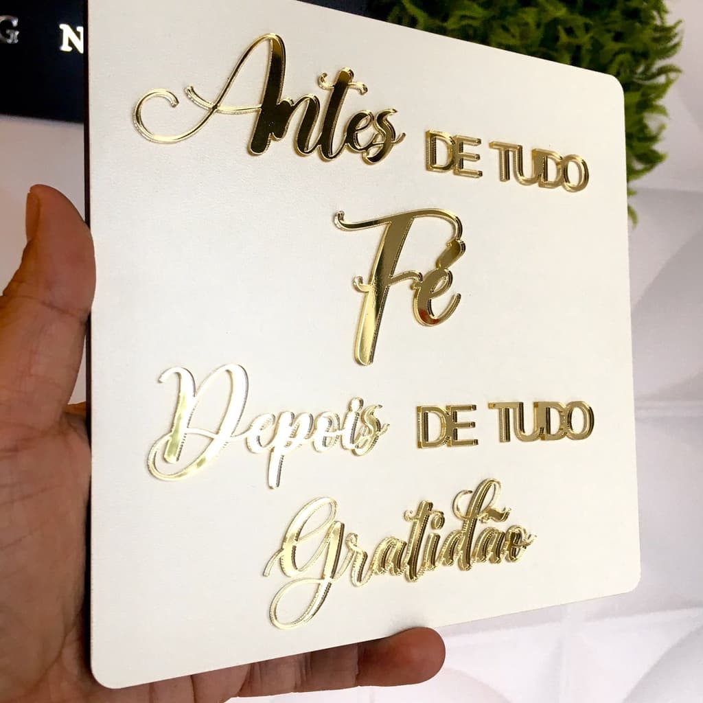 Quadro Decorativo Fé e Gratidão Quadrado Madeira Escrita em Acrílico Espelhado 18x18 cm