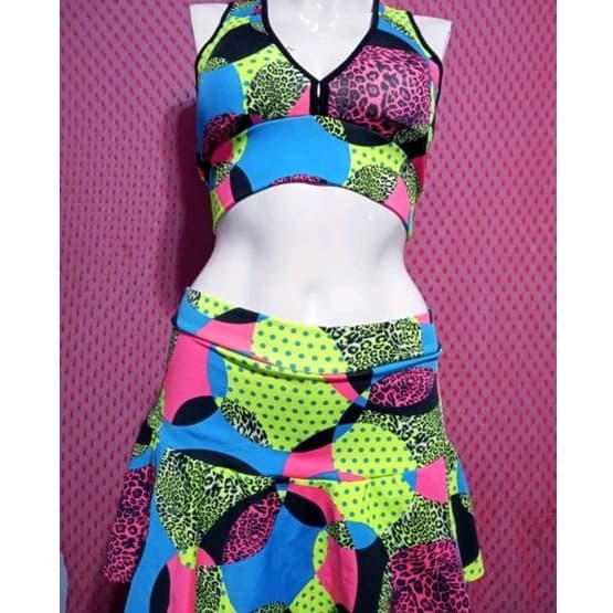 conjunto para montar shots top. feminino academia  ela tem bojo