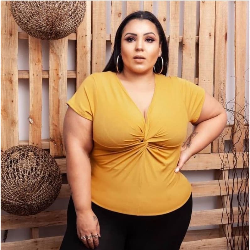 Blusinha Plus Size Com Decote Blusa Nózinho Torcido Camisa Tamanho Grande