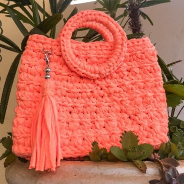 Bolsa Feminina em crochê fio de malha