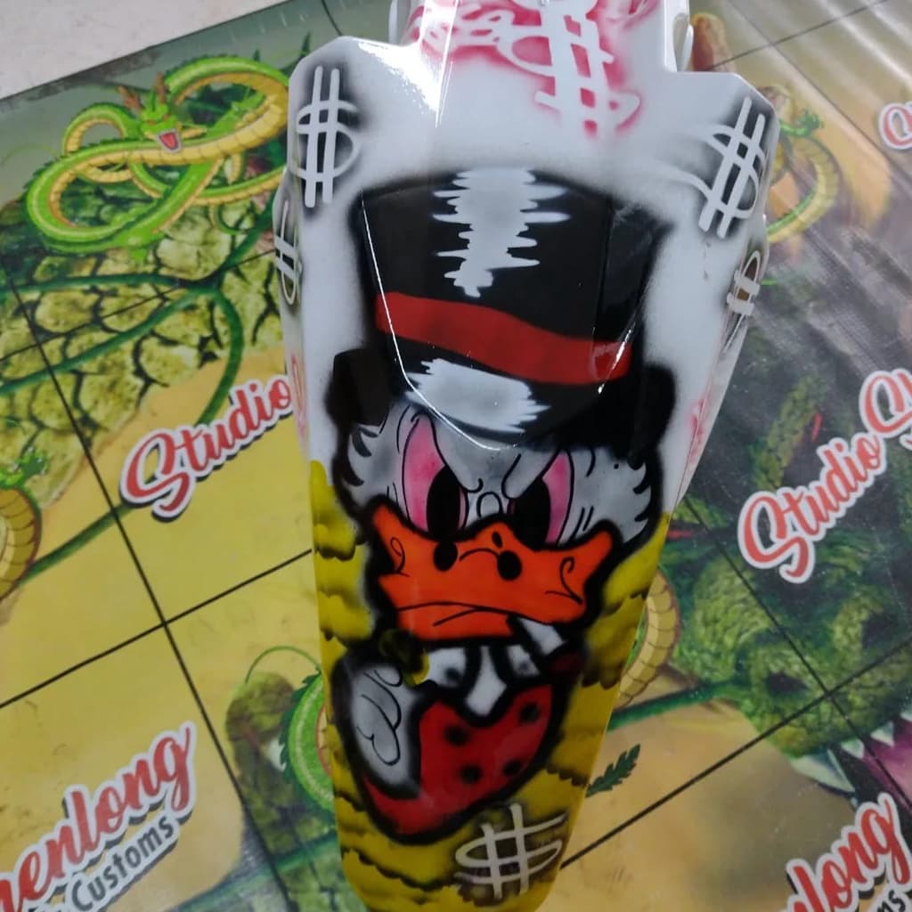 Paralama Grafitado - Aerografia - Titan/ Fan 150/ 160 - TIO PATINHAS DOIDÃO
