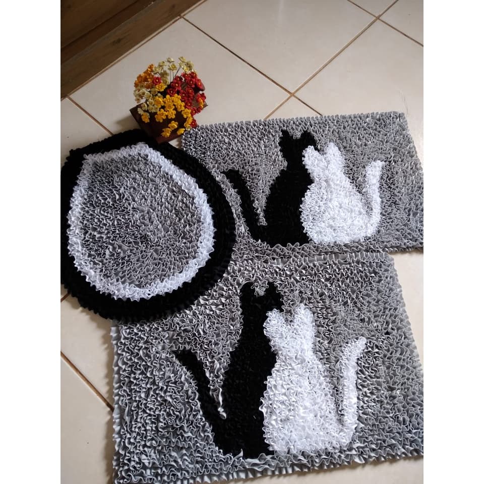 Conjunto de tapetes artesanais frufru de banheiro Gatinhos - decoração