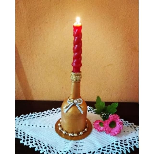 Castiçal dourado para mesa de Natal