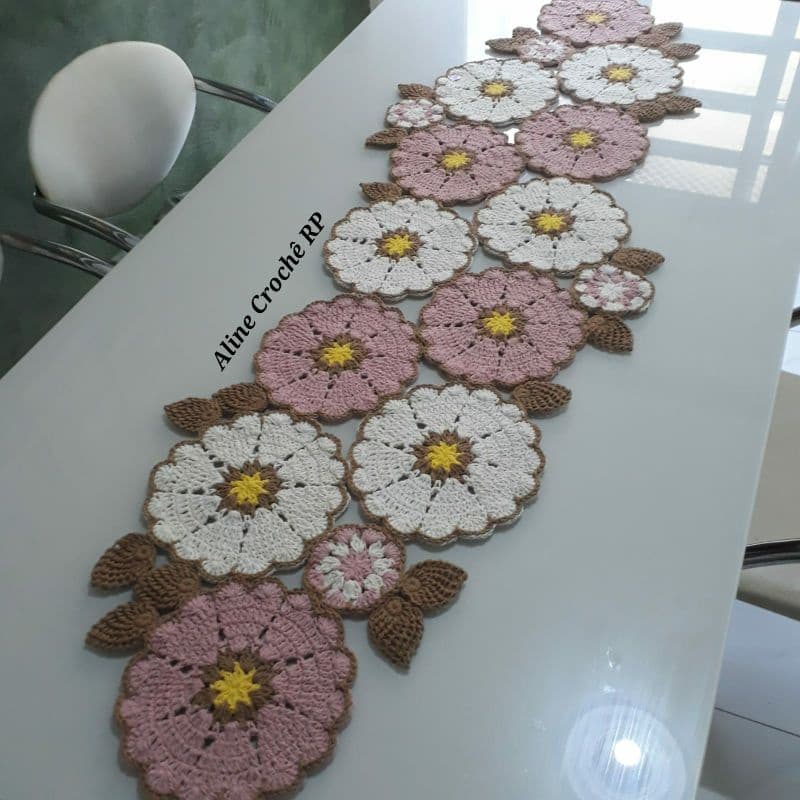 Caminho de Mesa Flores de Crochê - Trilho de Mesa Flores de Croche