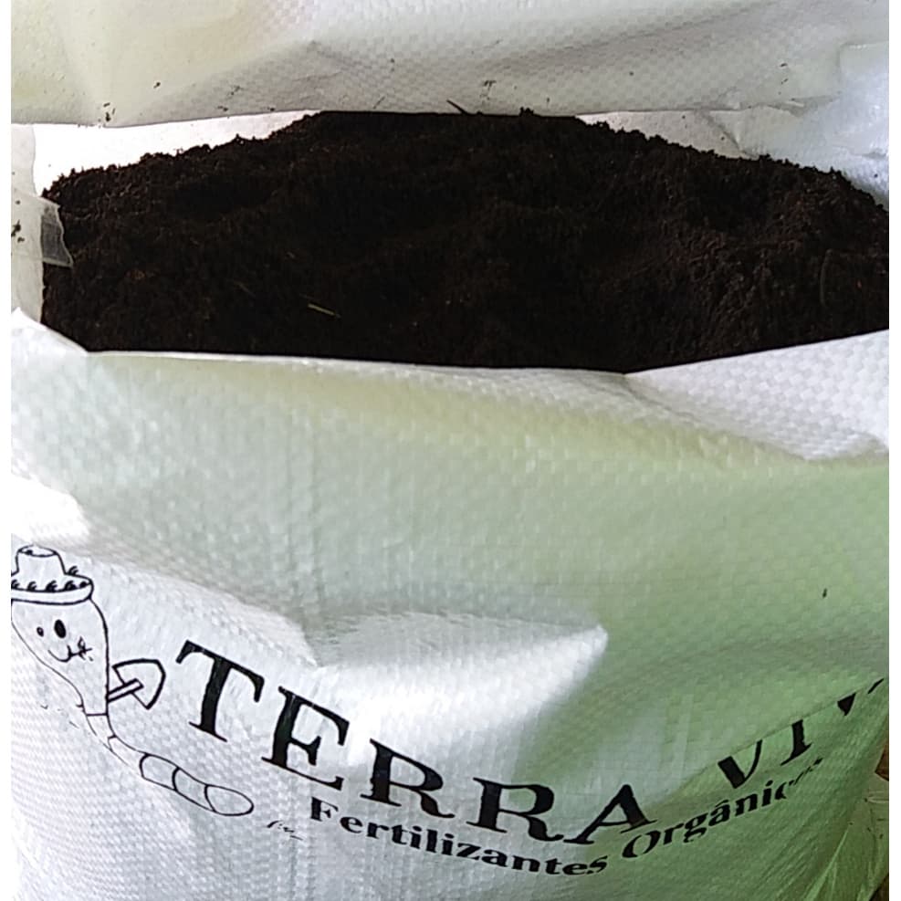 Terra Vegetal Adubada Com húmus de Minhoca 5kg