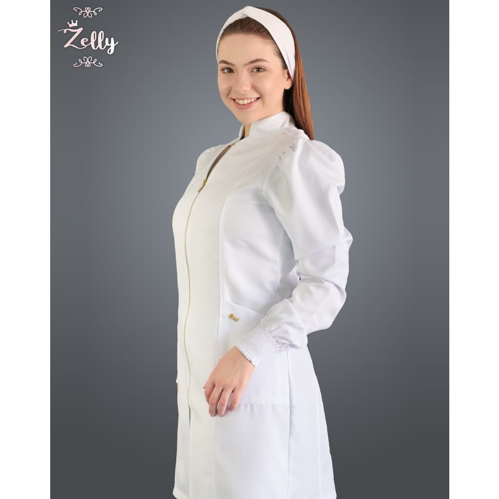 Jaleco Feminino Manga Bufante, acinturado e produzido em tecido Gabardine, modelo Juliana com bordado de logomarca