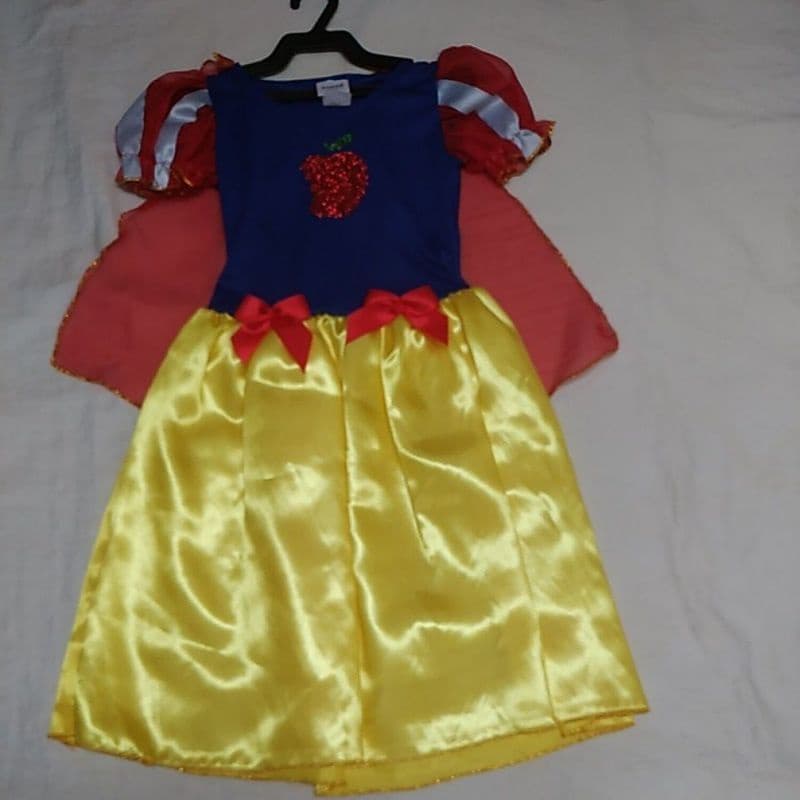 VESTIDO  FANTASIA DAS PRINCESAS  DISNEY. GOLDA,JANNY ,KAYLEE