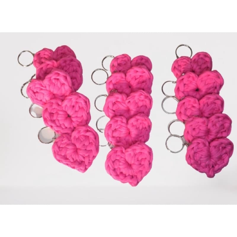 Kit 60 Chaveiros de Coração em Crochê Fio de Malha