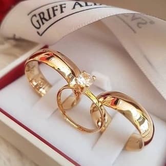 Par De Alianças Noivado Casamento Lisa + Anel Solitário 4mm Aço Inoxidavel Banhado Ouro 18K