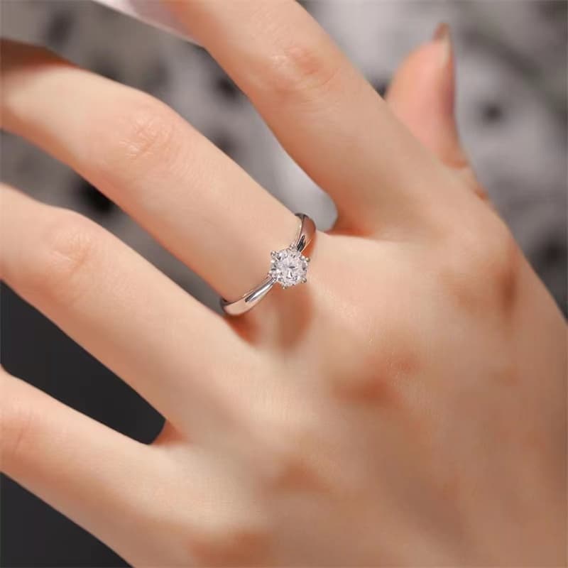 Anel Diamante Solitário dourado e prata pedra zircônia formato Diamante