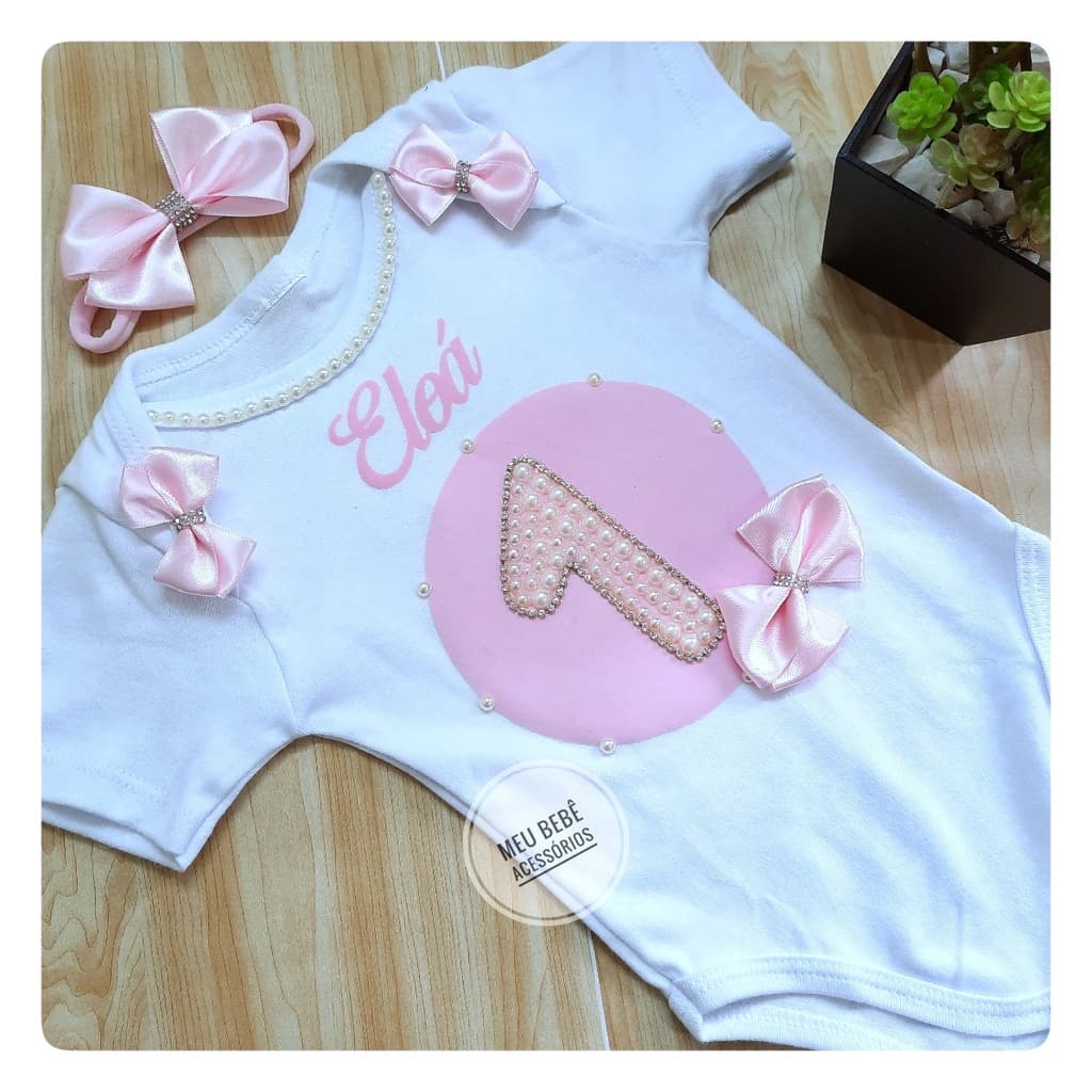 Body Mesversario Personalizado Com Nome de Bebê Infantil Roupa para Menina Bodie Fantasia com Pedrarias e Pérolas