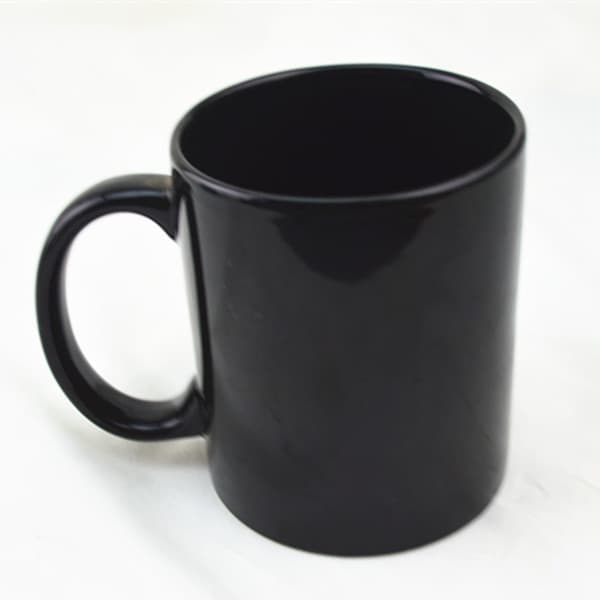 Caneca de Porcelana Preta Brilhante Simplesv