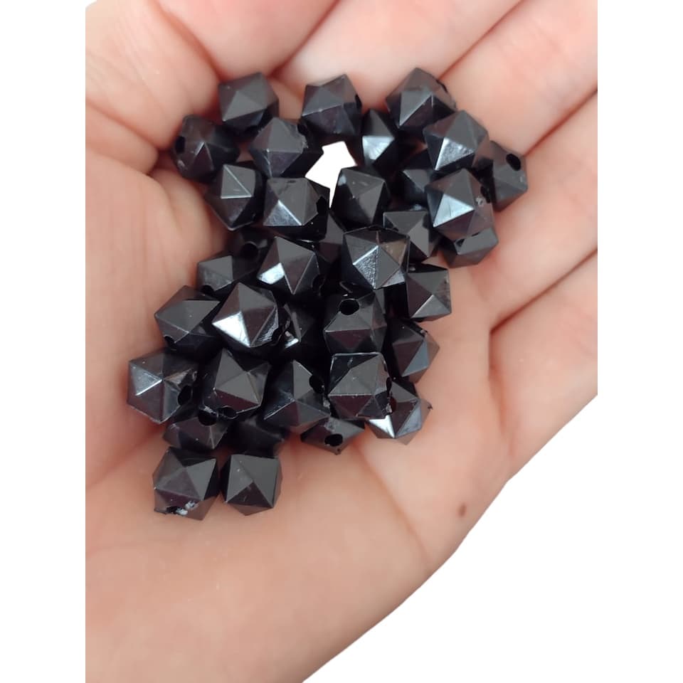 Miçanga Dadinho Pedraria em Cubo com furo Passante 8 MM Cor Preto - Pacote 50 Gramas