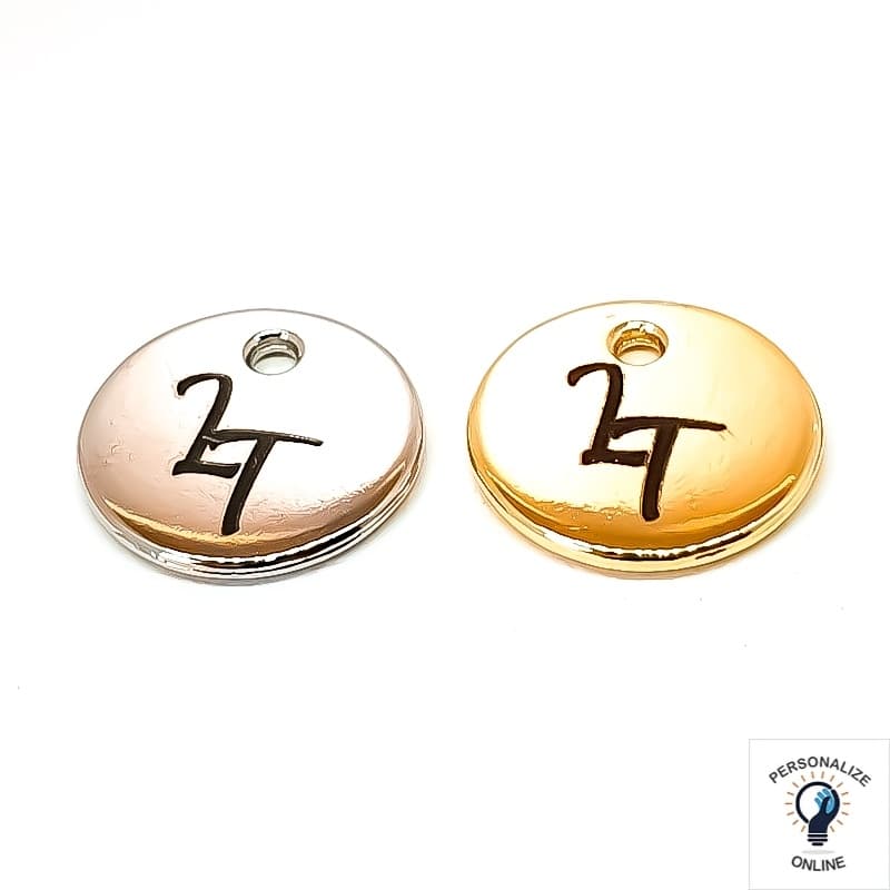 Tag de Metal Personalizada 1,5x1,5 cm com 1 Furo P/ Costura 50 Unidades Dourado ou Prata