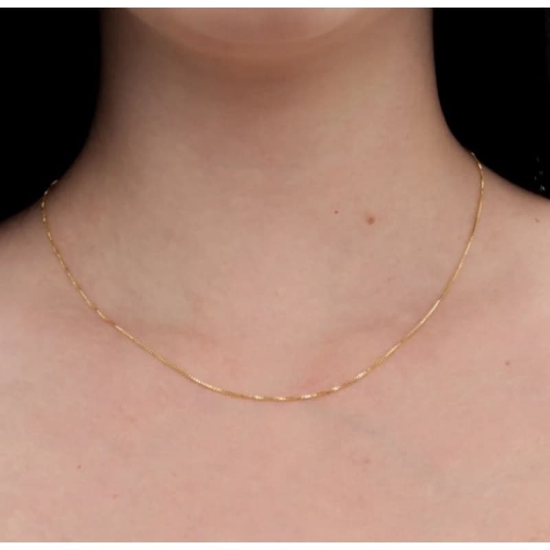 Colar feminino moeda antiga correntinha fina 50cm.