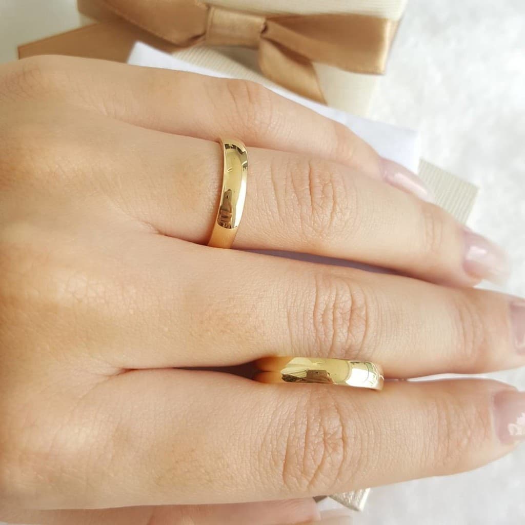ALIANÇA ANATÔMICA LISA TRADICIONAL 4MM 1 un.  BANHADA OURO 18K É DE AÇO INOX NÃO DESCASCA ALIANÇAS