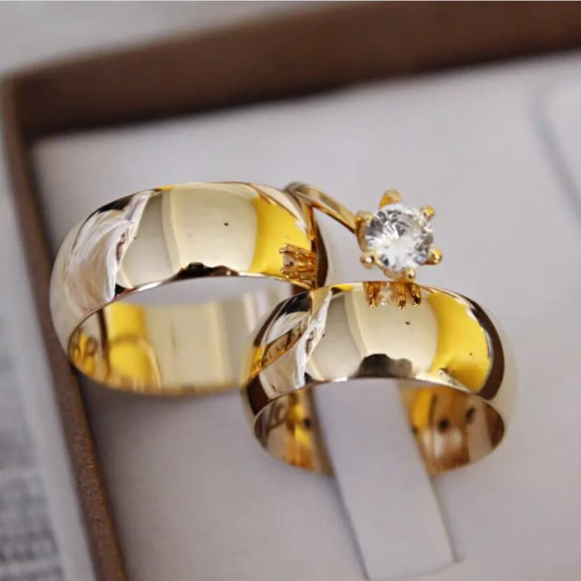 Par de alianças  8mm banho Moeda Antiga casamento noivado compromisso  + Anel Solitário COD-12