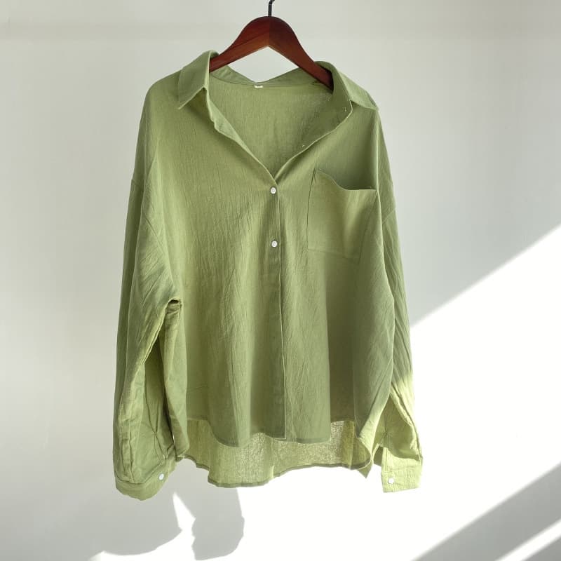 Estação independente de roupas femininas transfronteiriças na primavera e verão de 2022 Europa e Estados Unidos, lapela de algodão de cor sólida, blusa solta, moda casual, camisa feminina