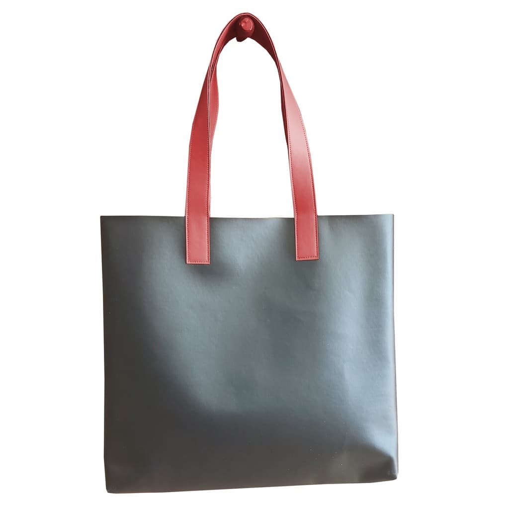 Bolsa de Ombro Tipo Sacola Preta com Alça Vermelha