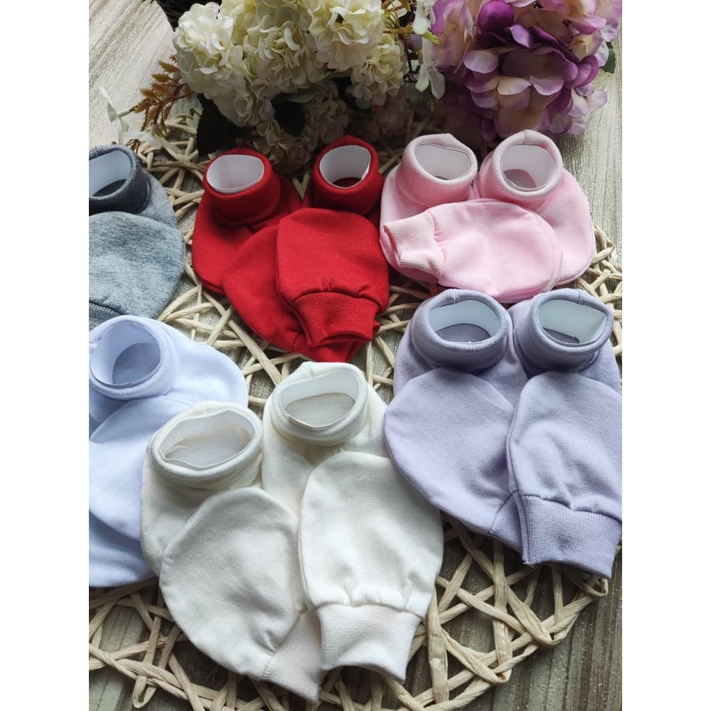 Kit 1 Par de Luvas + 1  Par de Sapatinho meia bebê RN100% Algodão Antialérgico  bebê