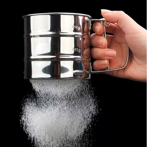 Polvilhador Caneca Aço Inox Luxo Com Gatilho Peneirar Farinha