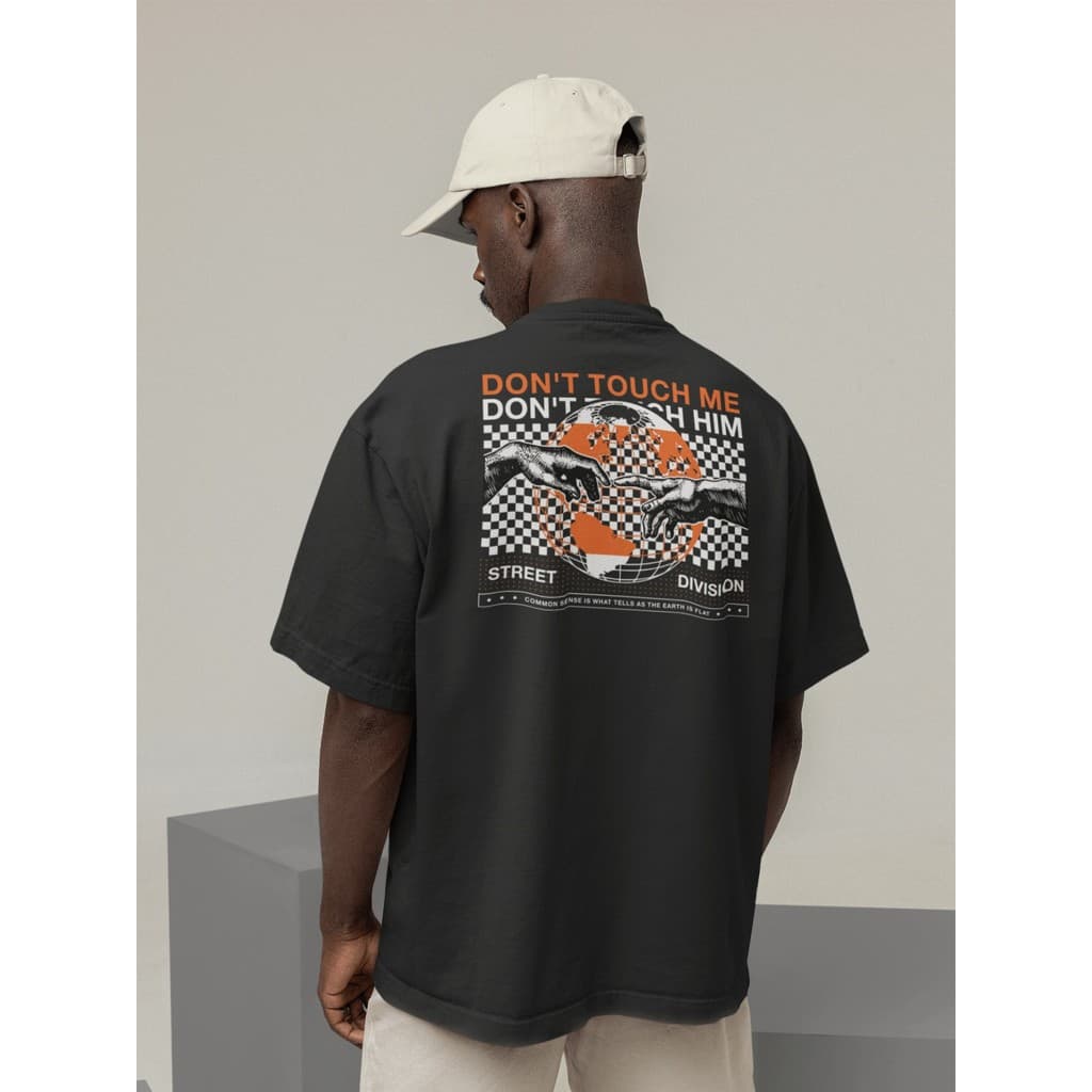 Camiseta Oversize Streetwear Masculino e Feminino 100% Algodão Treino e Dia a Dia Preto Off Whte Estampa DON´T TOUCH ME