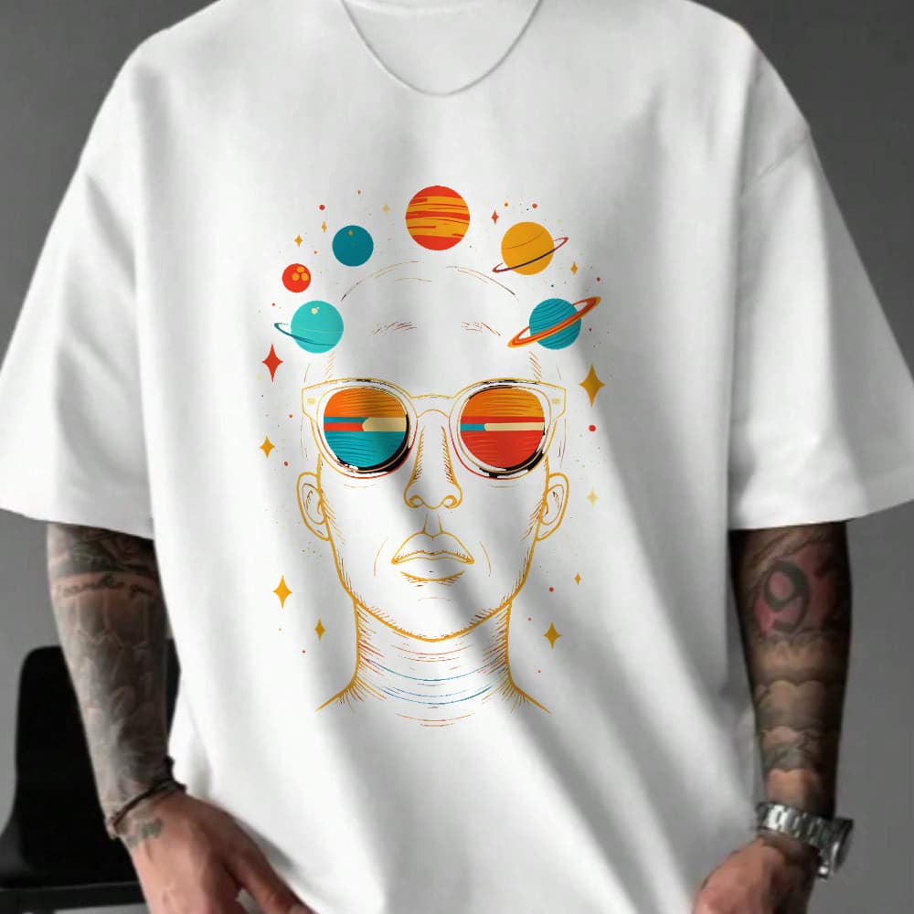 Camiseta Oversized com Estampa de Planetas e Óculos - Streetwear Novo
