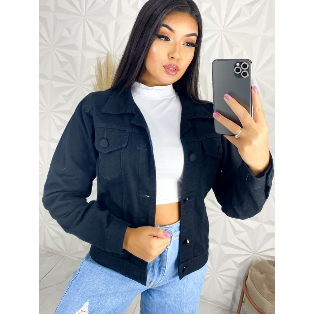 Jaqueta Jeans Feminina Casual com Barra Tradicional Botão Forrado Preta