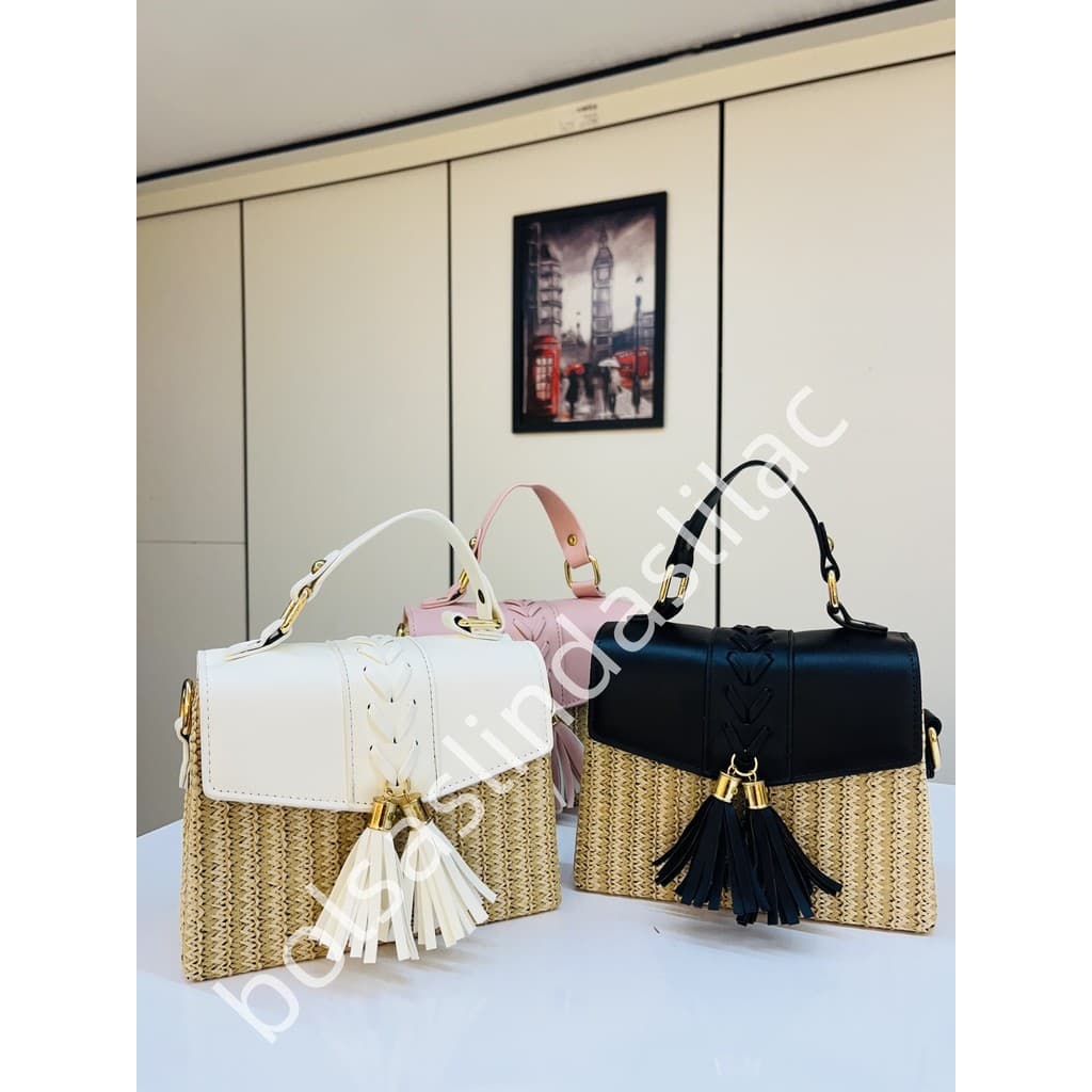 Nova bolsa transversal feminina de palha com design moderno em blocos de cores.