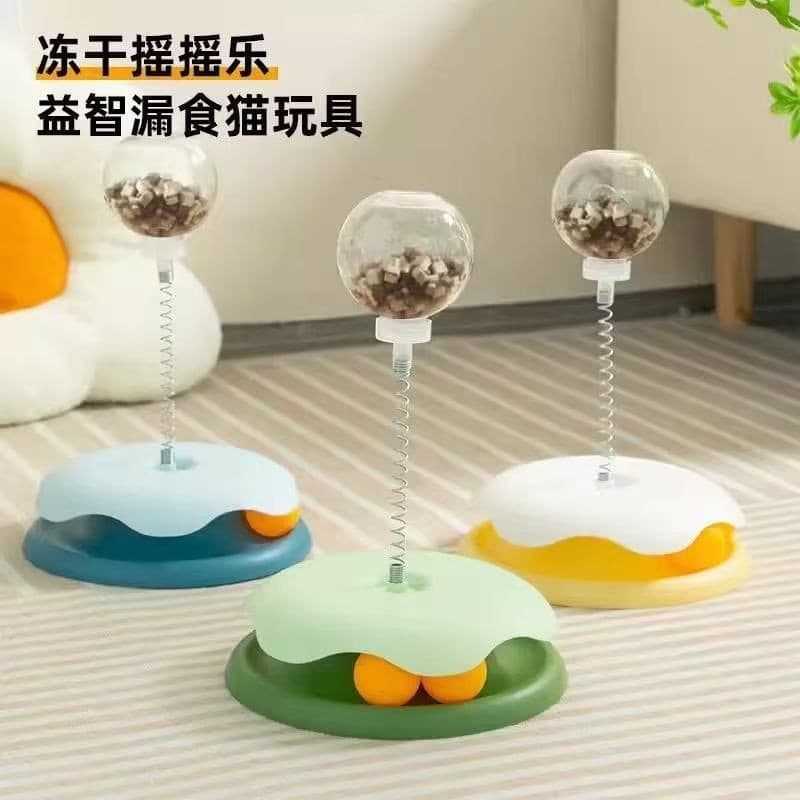 Brinquedos educativos para gatos interessante Coloque comida de gato para interagir com os gatos