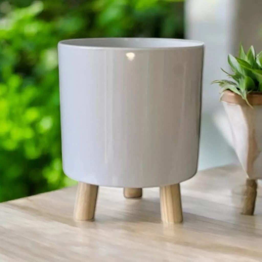 Vaso Cachepot Plastico Branco Pé De Madeira 15,5 X 14,0 cm (Sem Pés) 15,5 x 19,0 (Com Pés)