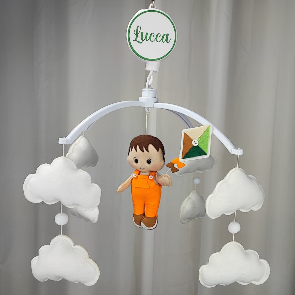 Móbile Musical Giratório  Menino, Pipa e Nuvem | Decoração Bebê
