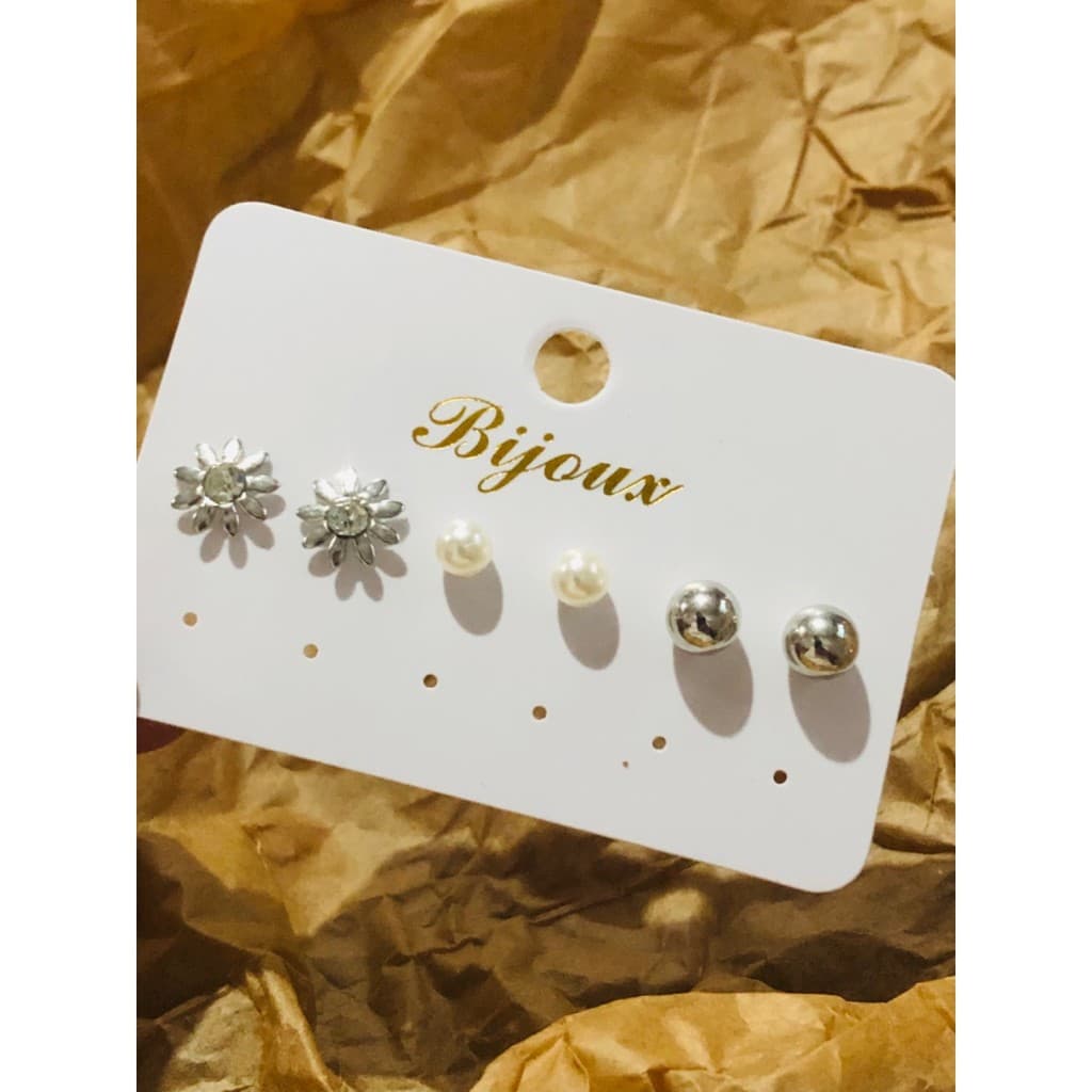 Kit com 3 Brincos Sortidos Biju Elegância e Versatilidade em Cada Par