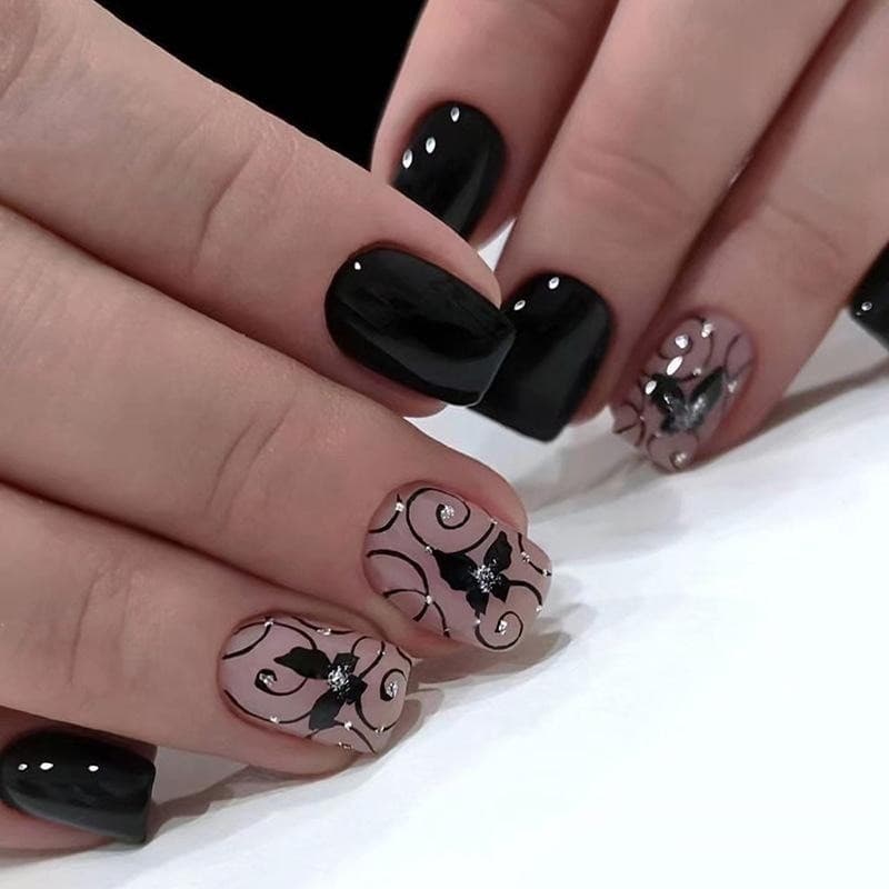 24pcs Unhas Postiças Pretas Sólidas Brilhantes Curtas Quadradas Exquisitas com Desenhos de Borboleta Unhas Falsas de Acr