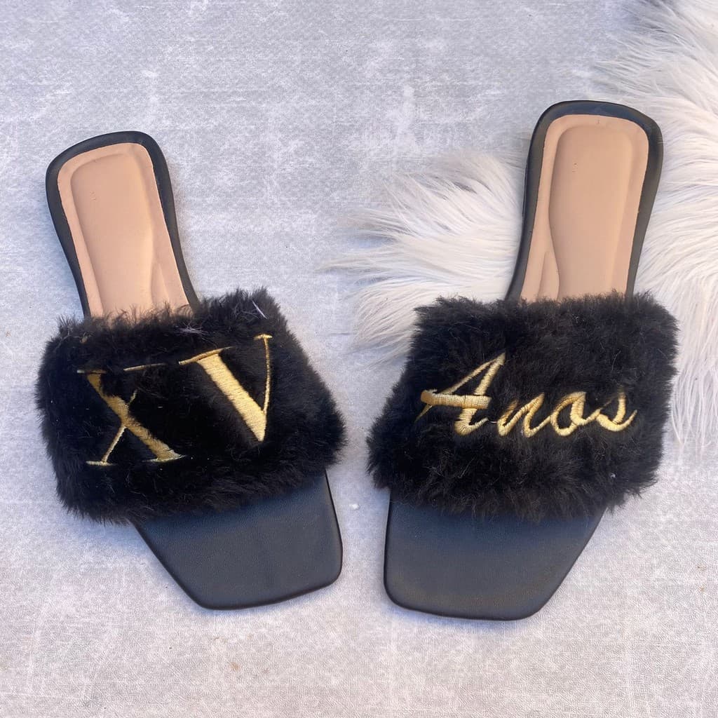 Pantufa Rasteira Bordada XV Anos – Conforto e Estilo para Debutantes