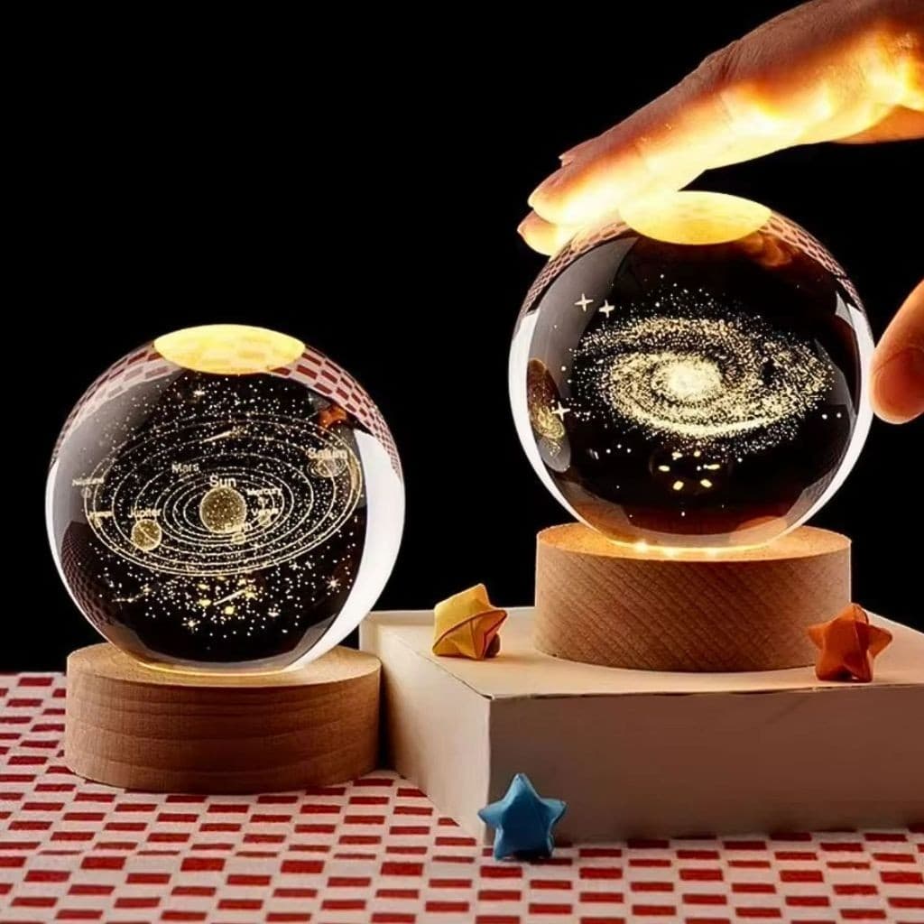 Luminária Decorativa Globo LED Lua Via Láctea Sistema Solar Astronauta Bola De Cristal