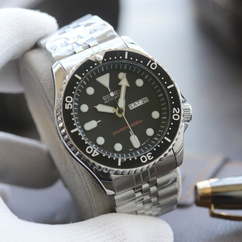 Relógio Masculino Seiko 5 SKX007 com Calendário Duplo, Quartzo à Prova d'Água, Segundo Corrida para Homens
