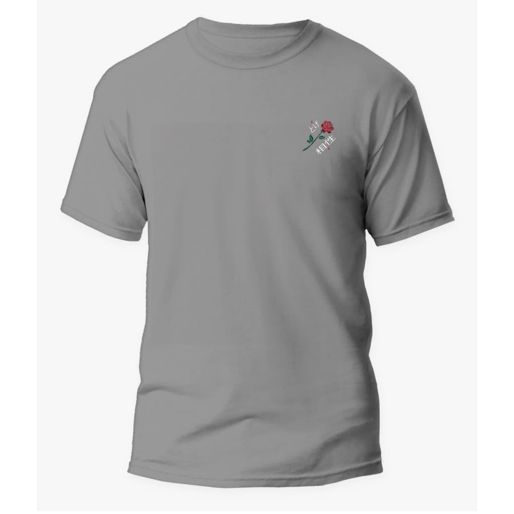 Camiseta camisa Estampada com Rosa e Escrita Japonesa – Estilo Minimalista