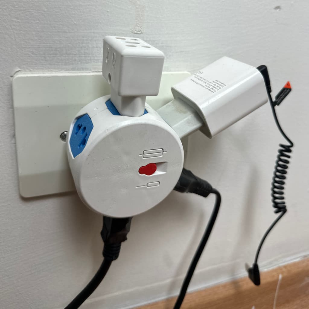 Adaptador de Tomada Kit C/6 Entradas ESFERA 10A/20A Pino Maciço Resistente Tomadas Coloridas