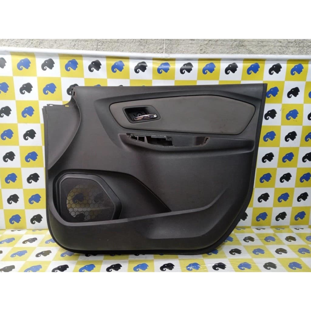 Forro Porta Dianteira Direito Spin Ltz 2014 2015 a88ir818123