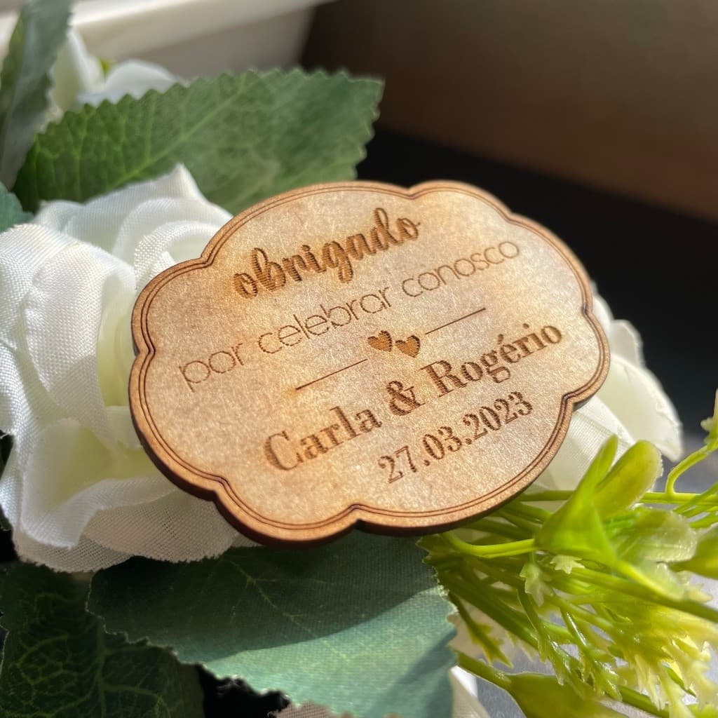 100 Imãs de Geladeira - Lembrancinha de Casamento Personalizada - Data e Nome dos Noivos - Rustico - Mdf
