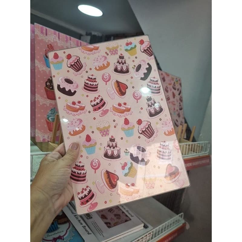 Tábua  de Corte  Vidro Temperado 20x30 Fofa de Cupcake Linda para sua Cozinha.