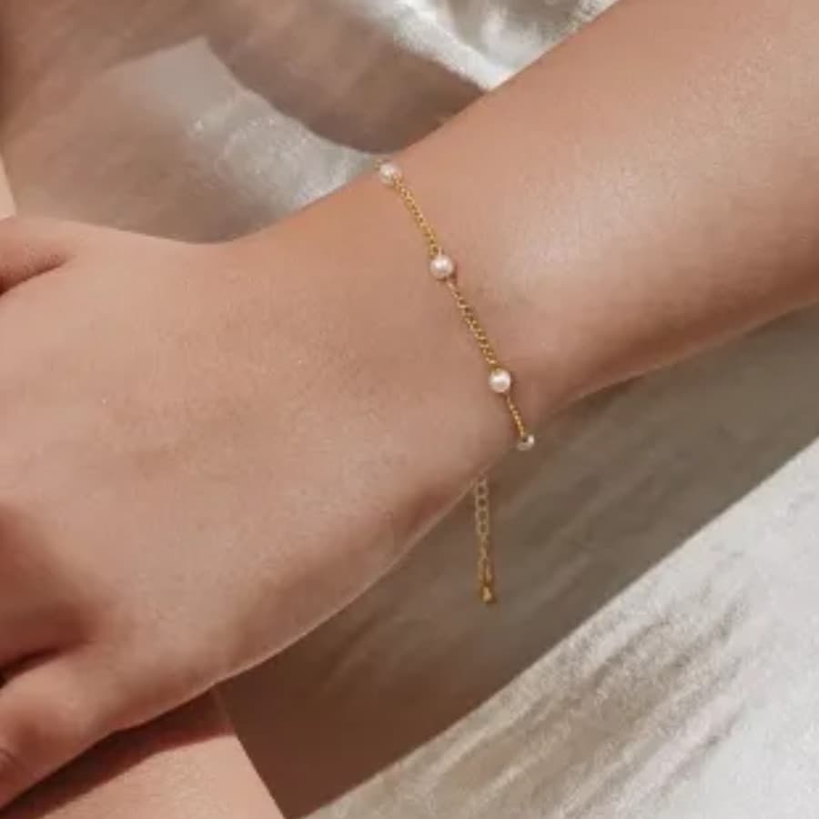 Pulseira Feminina Pérola Pequena Delicada Hipoalergênica Dourada Acessório Feminino