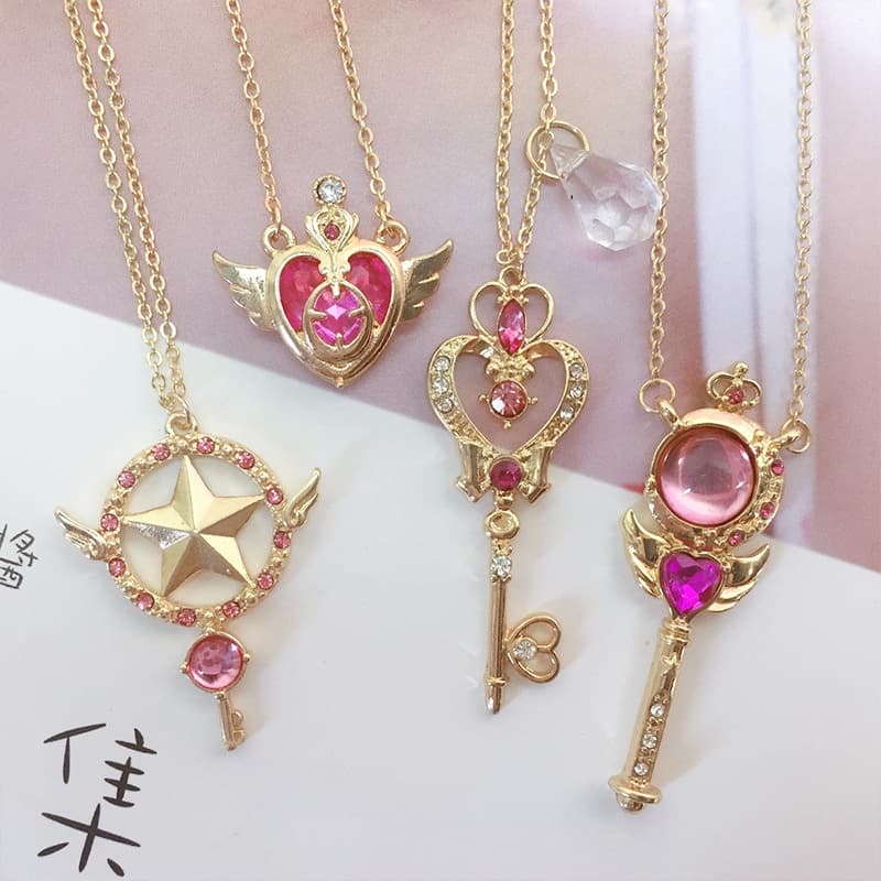 Anime Sailor Moon Pendant Necklace Para Mulheres Colar De Asa De Cristal Coração Moda Jóias Cosplay Props