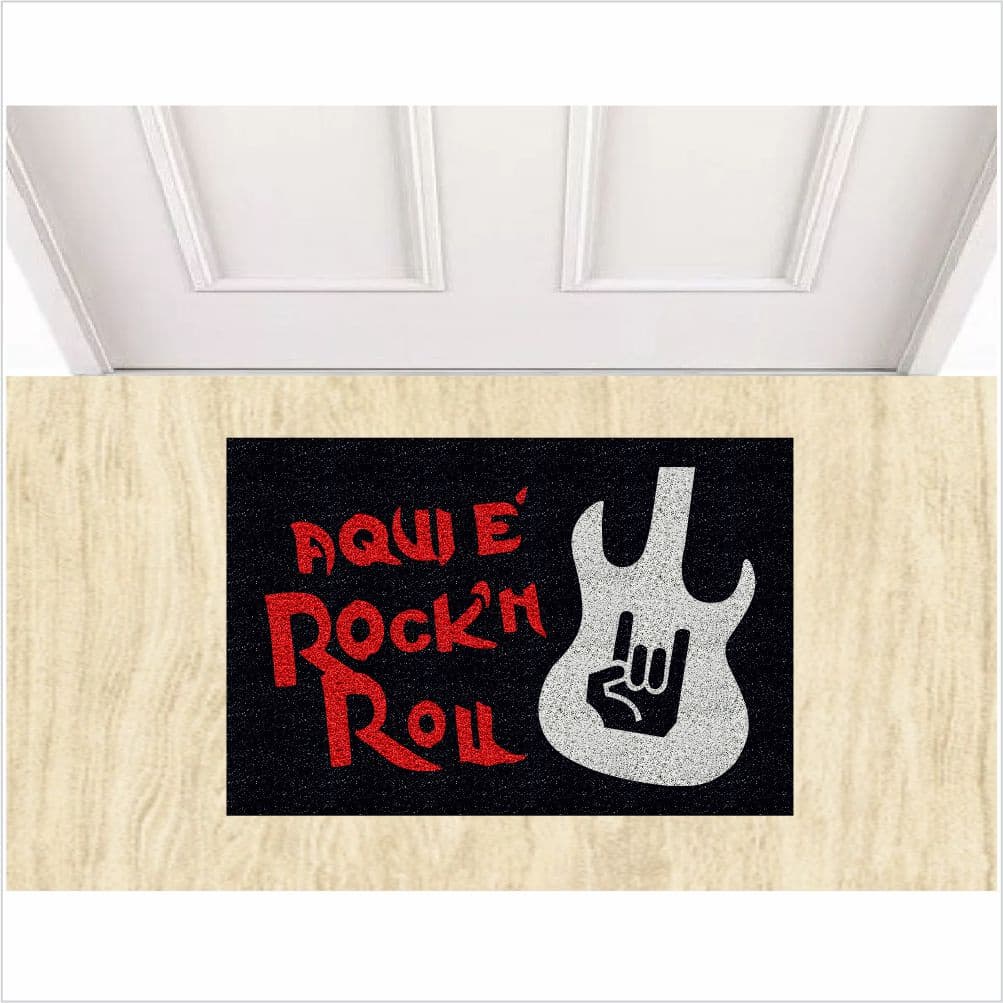 TAPETE CAPACHO MEDIDA PORTA AQUI É ROCK ROLL SALA QUARTO BANHEIRO 60X40 CM.