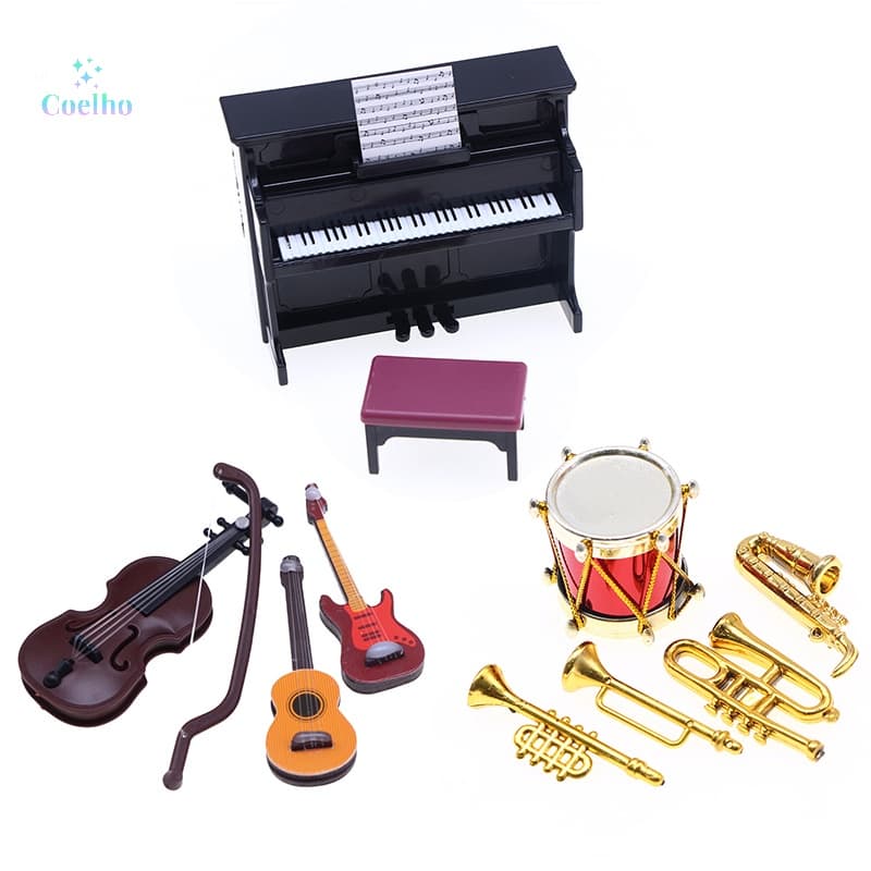 Decoração Da Dollhouse 1 : 12 Miniatura Instrumento Musical Clássico Piano Guitarra Saxofone Conjunto De Instrumentos Modelo Doll Home Life Scene Decor Novo