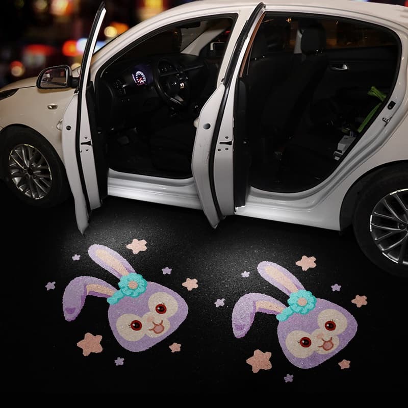 Atualizado Luz de boas-vindas da porta do carro Luz de projeção iluminada por porta aberta Desenho animado Fofo Sensor de carro luz ambiente decoração de carro axian168my2.my23.12.28
